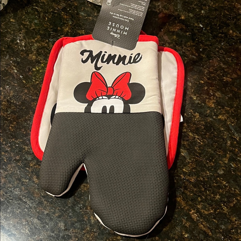 Disney Minnie Mouse Oven Mitt / Pot holder set high quality rubber grip on both